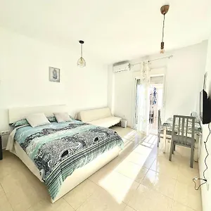 luna-rooms-centro.hotelsinnerja.org/